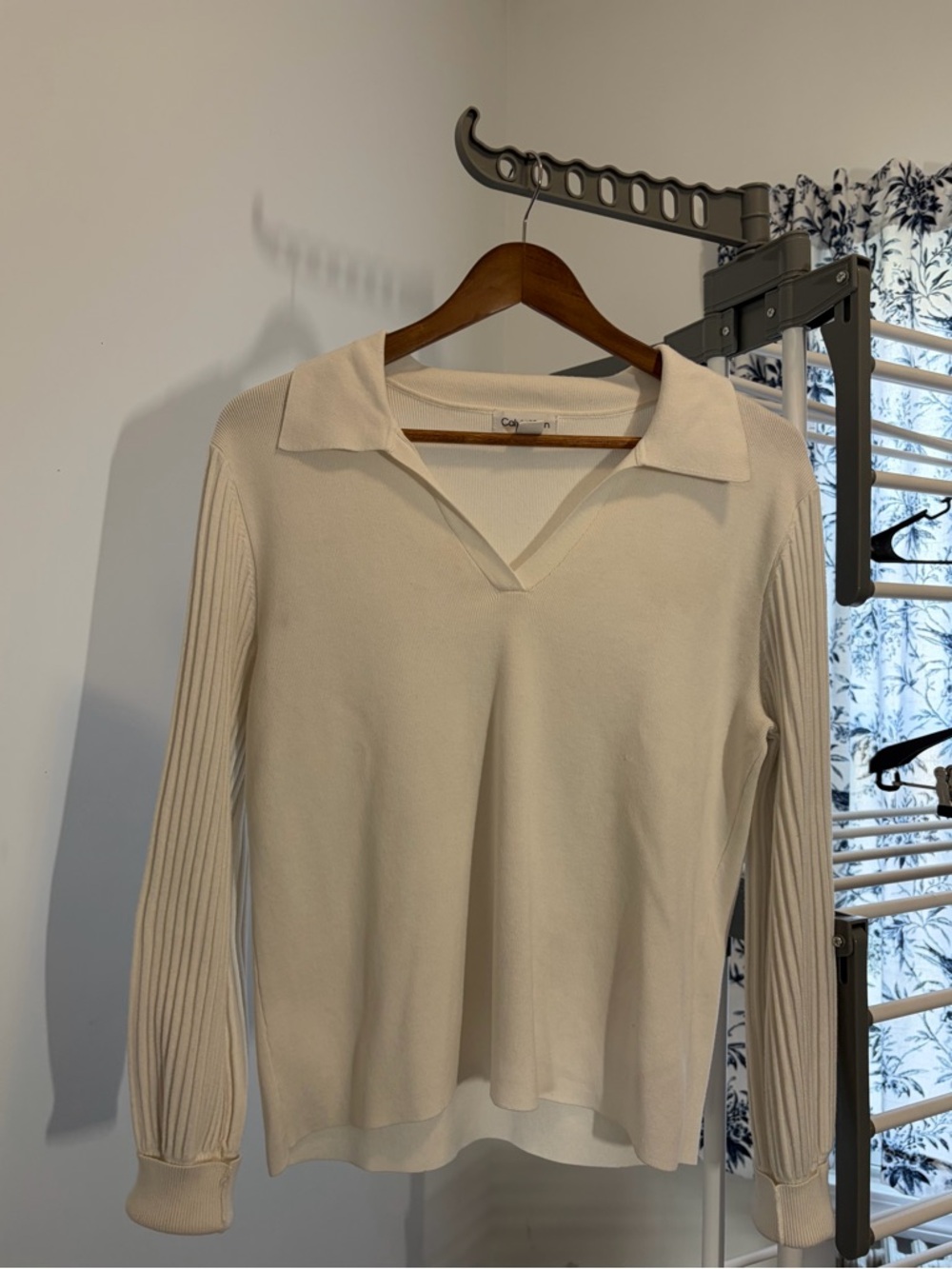 Calvin Klein Off-White Collared Long Sleeve Knit Top